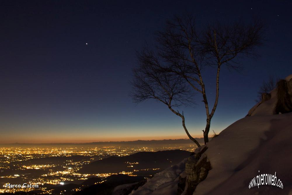 25_Sopra le luci della città e sotto le Stelle.JPG